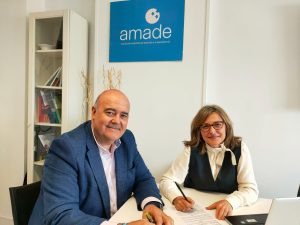 AMADE firma un convenio de colaboración con el Club de Cuidadores para impulsar la formación y la calidad del cuidado