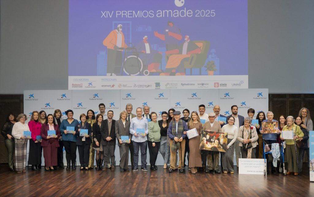 Foto de familia con todos los premiados. XIV Premios AMADE.